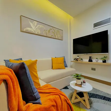 Group-Friendly Stay, Minutes From The Airport