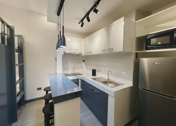 Easy Access Stay, Minutes From Airport On Main Road Lägenhet