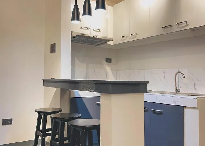 Easy Access Stay, Minutes From Airport On Main Road Lägenhet *