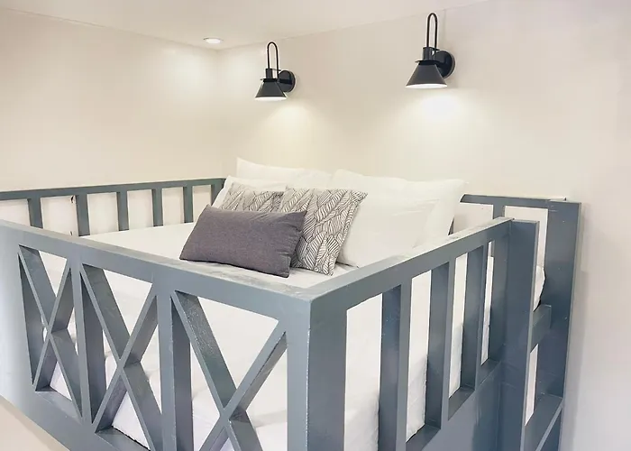 Easy Access Stay, Minutes From Airport On Main Road Lägenhet *