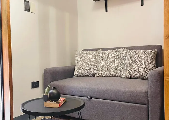 Easy Access Stay, Minutes From Airport On Main Road Lägenhet Lapu-Lapu City