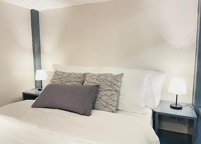 Lägenhet Easy Access Stay, Minutes From Airport On Main Road