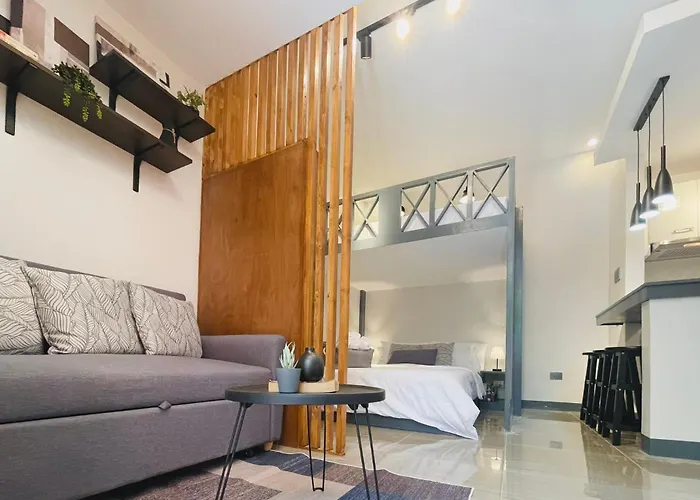 Easy Access Stay, Minutes From Airport On Main Road Lägenhet
