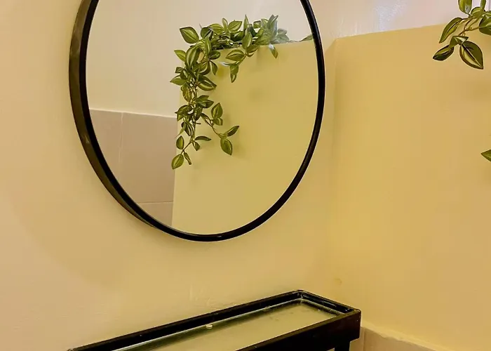 Easy Access Stay, Minutes From Airport On Main Road
