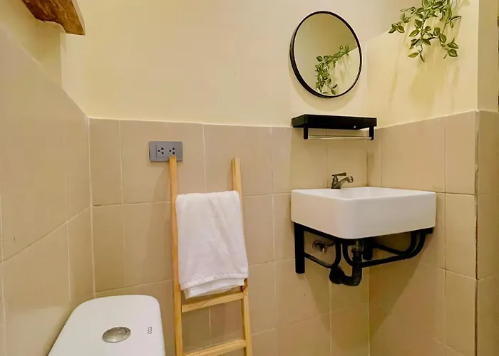 Easy Access Stay, Minutes From Airport On Main Road Lägenhet