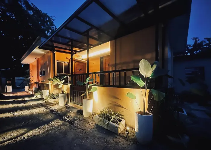 Easy Access Stay, Minutes From Airport On Main Road *